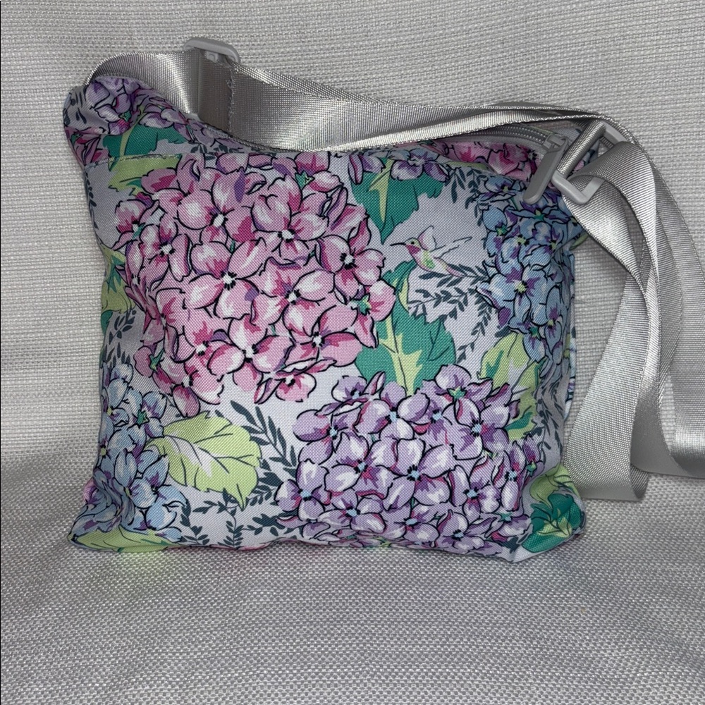 Vera Bradley RARE Hydrangeas Water Repellent ECO Crossbody Hipster Bag Archived - Picture 3 of 13